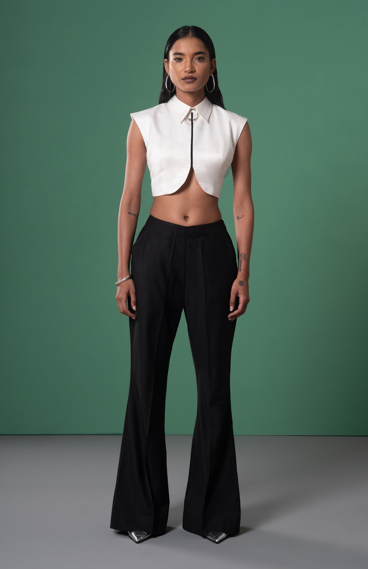 Ivory Slim-Fit Cropped Sleeveless Shirt with Front Zip