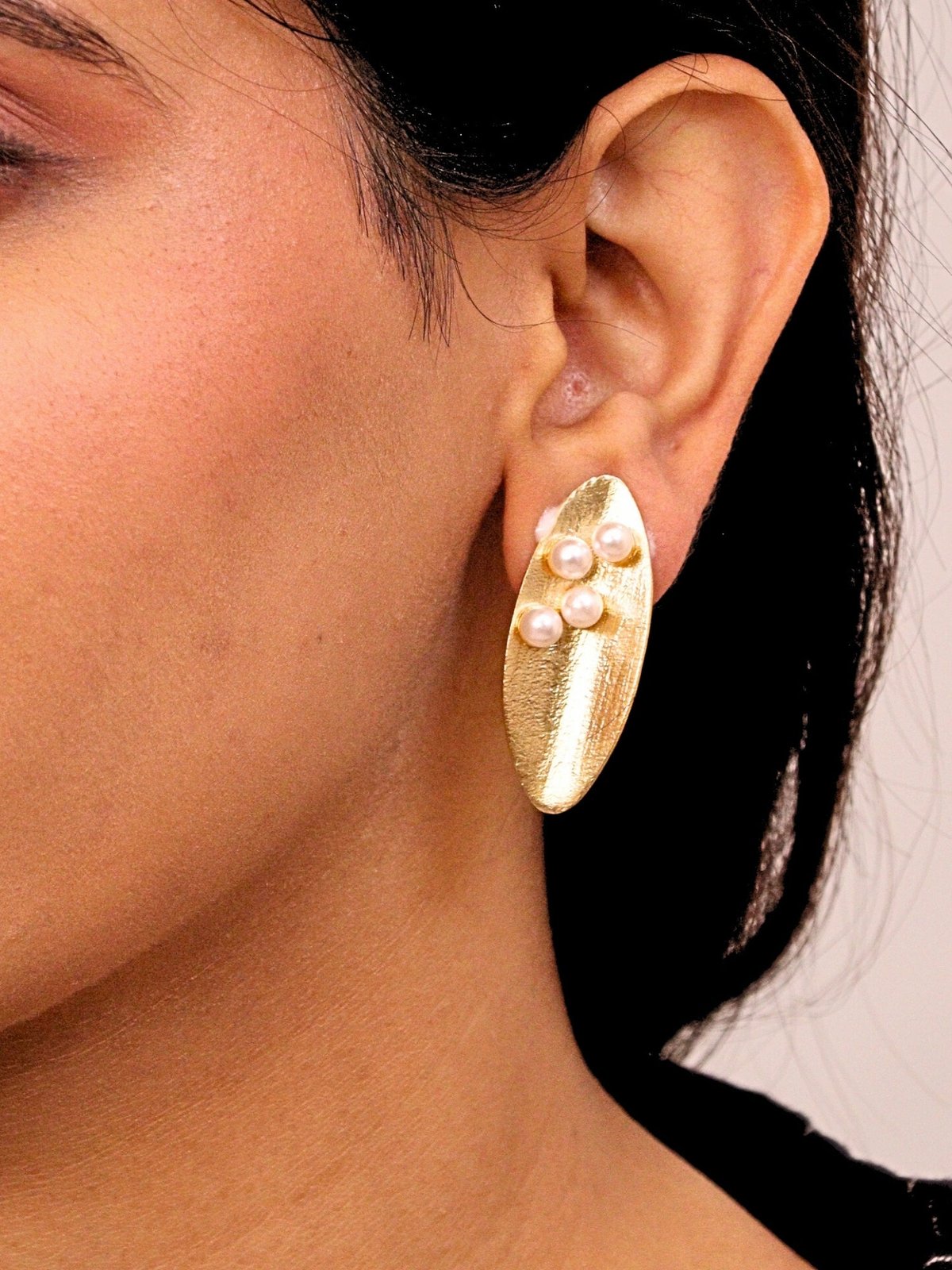 Aarohi & Pearl Stud Earrings 18K Gold Plated