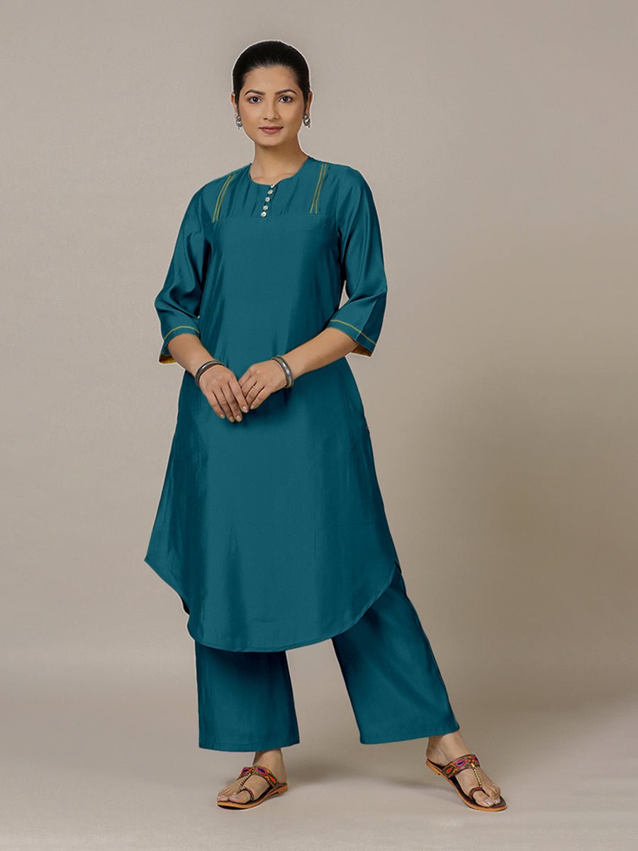 Urvi Rozaana Kurta