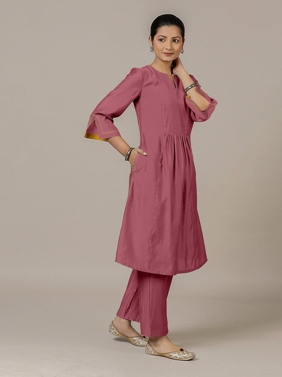 Nimrat Rozaana Kurta