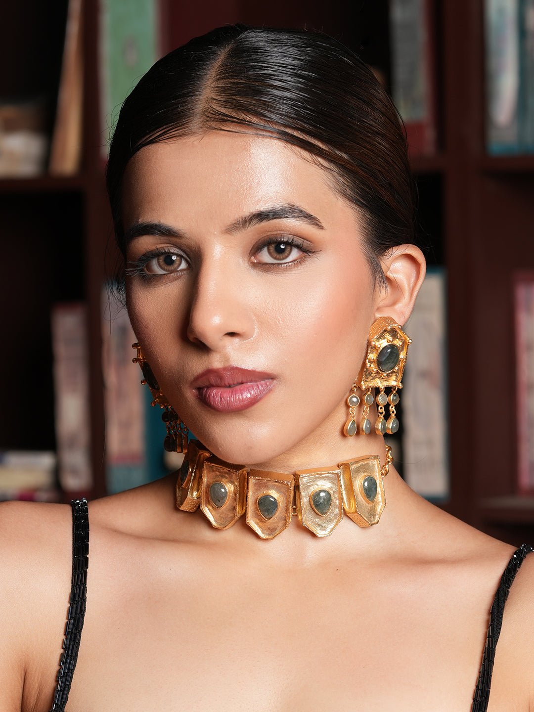 Elegant Gold Polished Choker Necklace Set