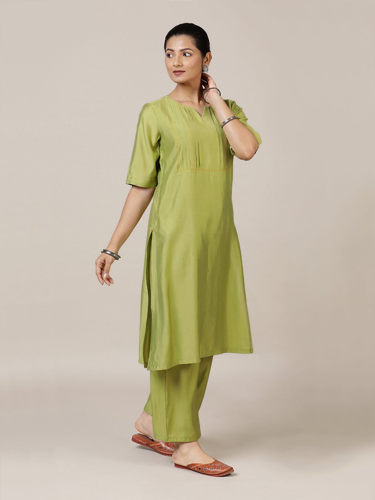 Esha Rozaana Kurta Set