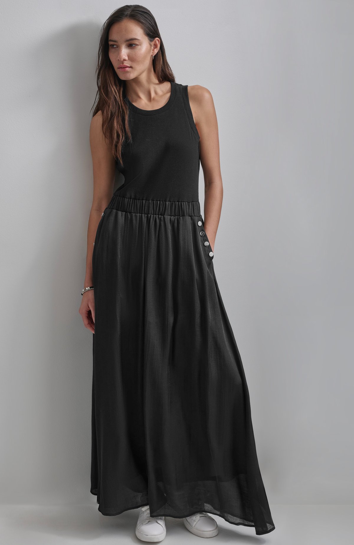 Black Sleeveless Round Neck Maxi Dress