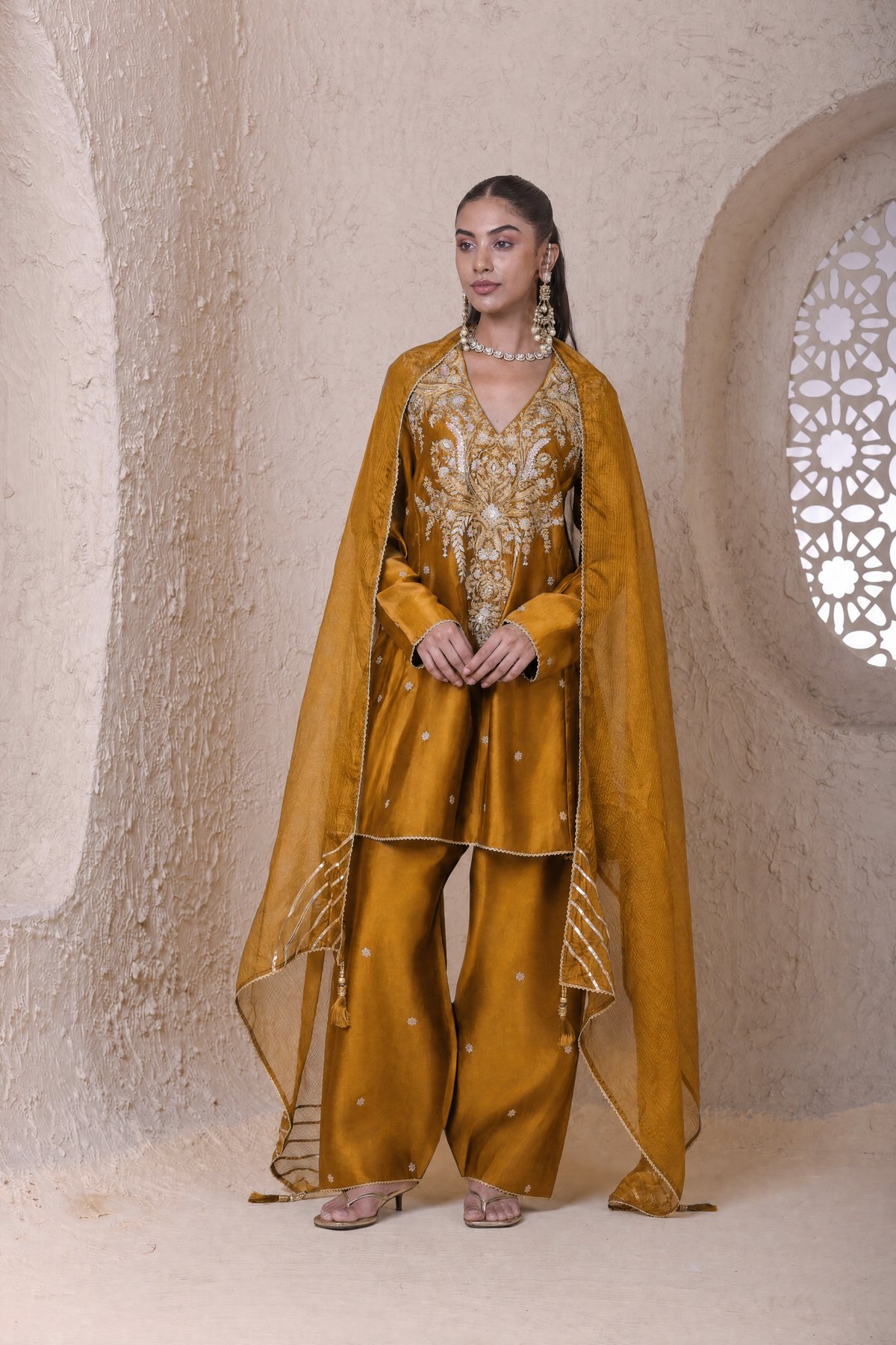 Rangrez Short Pheran Kurta Set