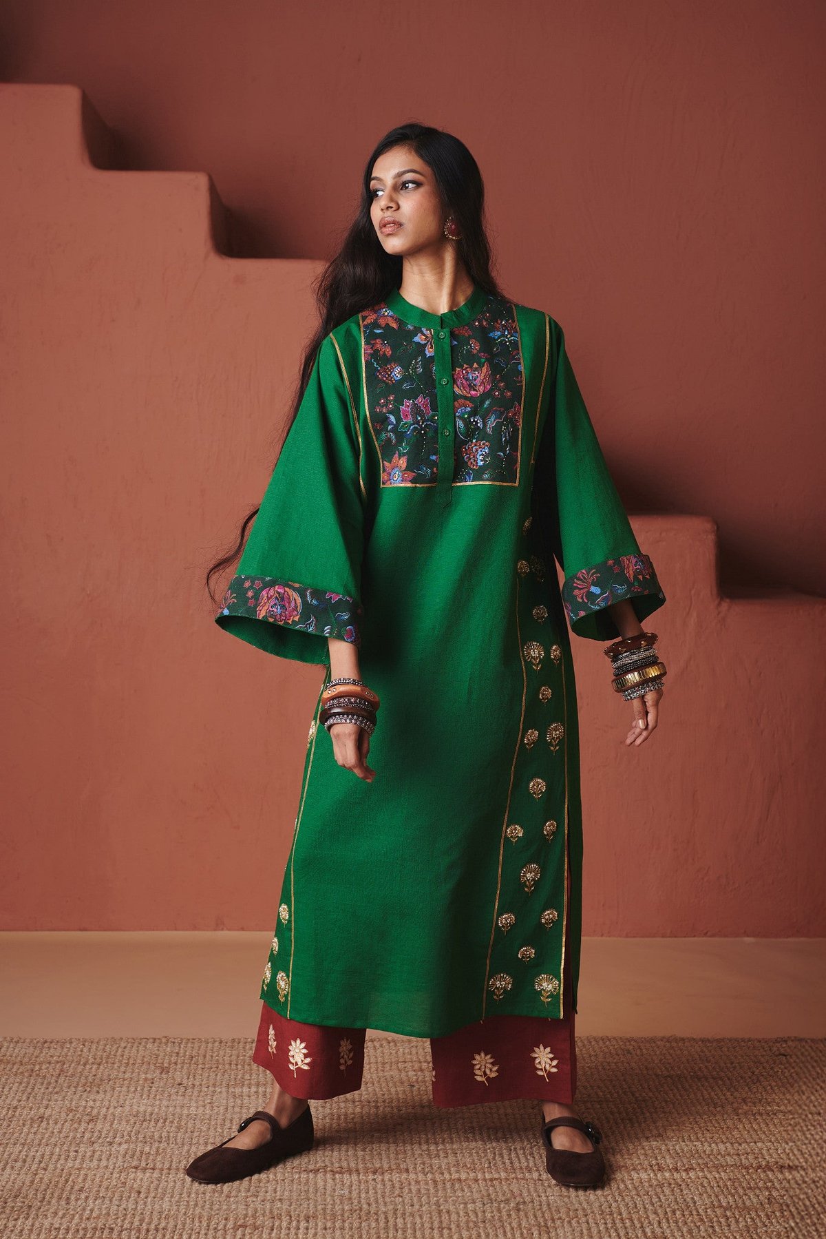 Green Panelled Kurta Set with Printed Panels and Zari Motifs