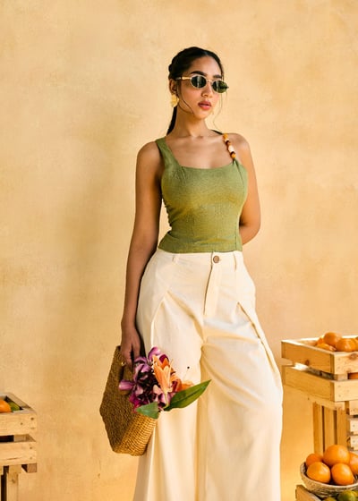 Safed Aangan Pleated Trousers