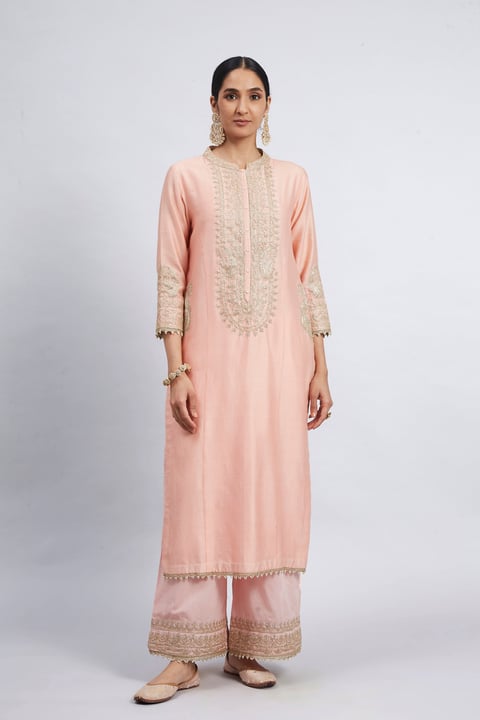 Aadirah - Embroidered Kurta Set With Side Pockets