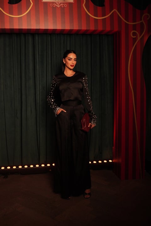 Embellished Jacket With Pleated Pants (Black)