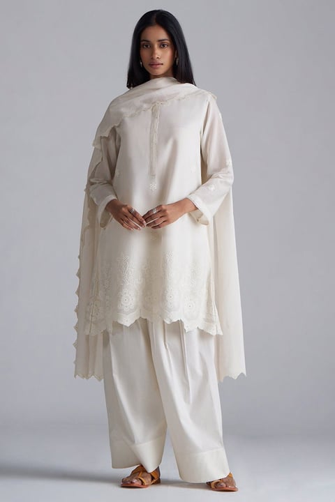 Off-White Mul-Chanderi Embroidered Kurta Set
