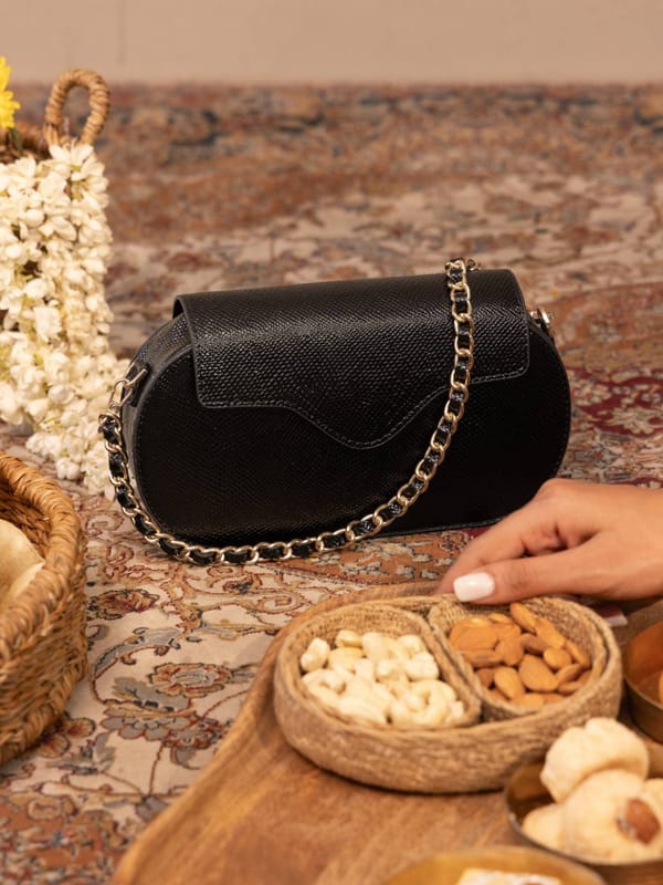 Blaze Clutch Sling Black — The Gusto