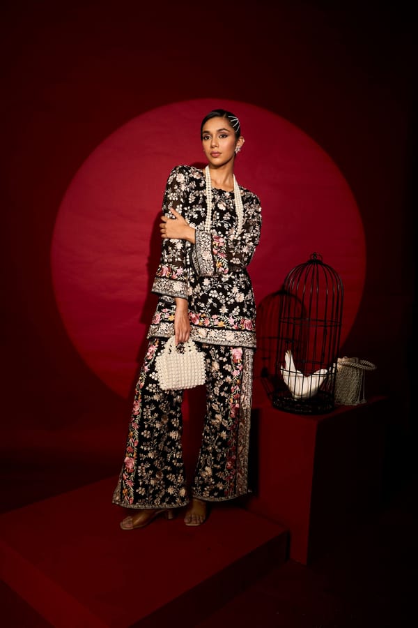 Black Embroidered Kurta and Wide-Leg Pant Co-ord Set — TASUVURE