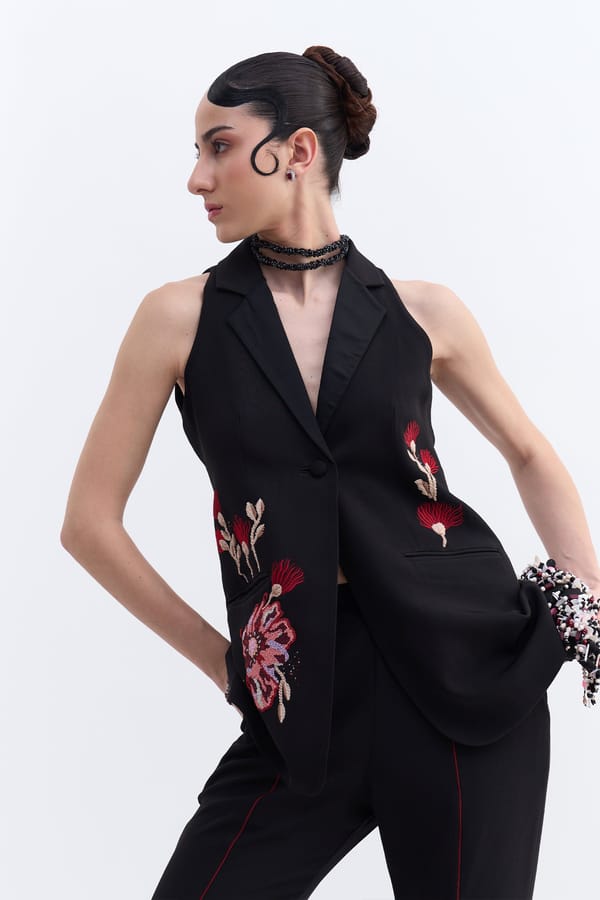 Mari Neckpiece Black — Our Love