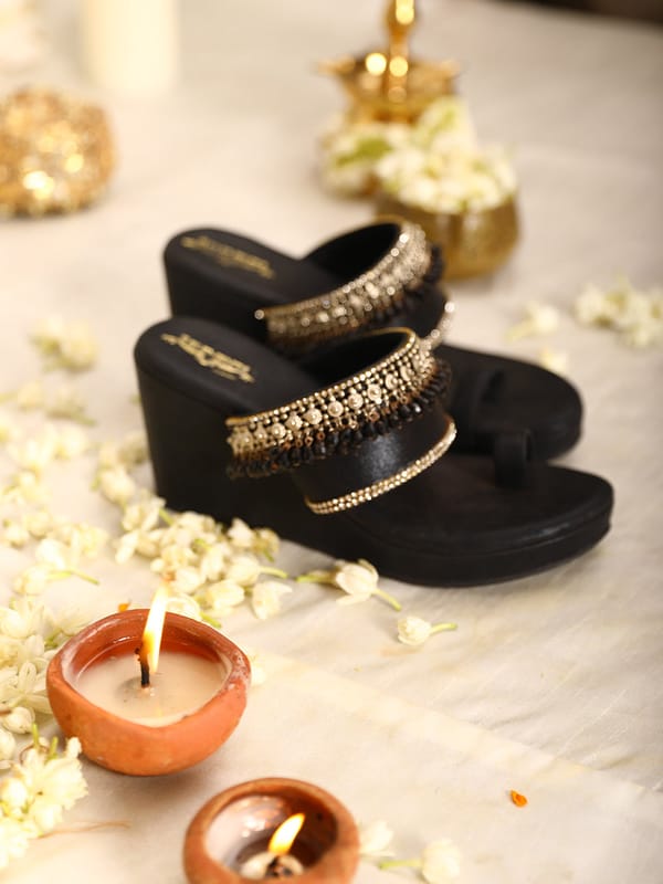 Ishya Black (Wedge) — 5 Elements