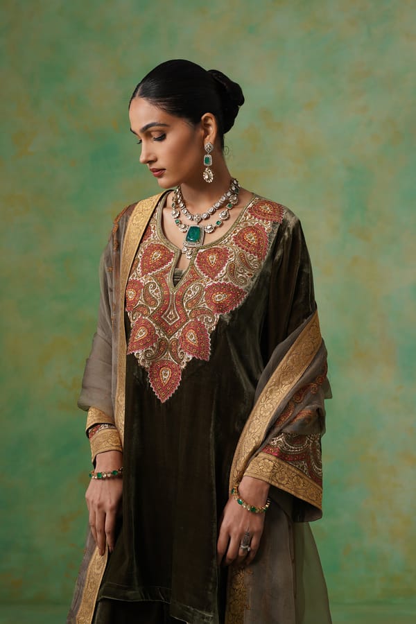 Green Velvet Embroidered Straight Kurta Suit Set — NEETIKA CHOPRA