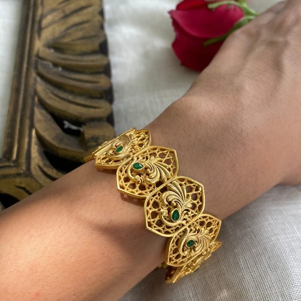 Majestic Mor Bangle — Zariin