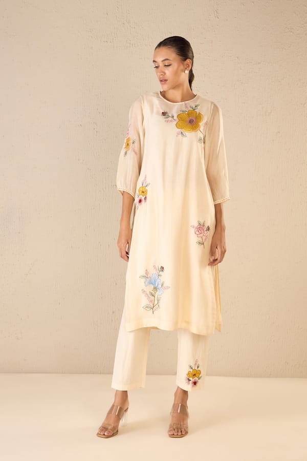 Petal Patch: Ivory Floral Applique Kurta — SHIVANI BHARGAVA