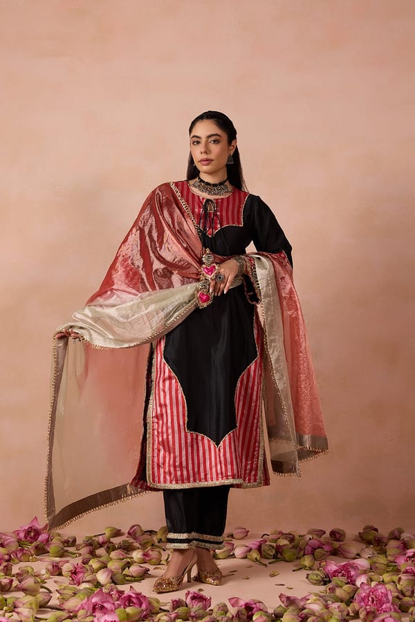 Desi Noir Kurta Set — SIYONA