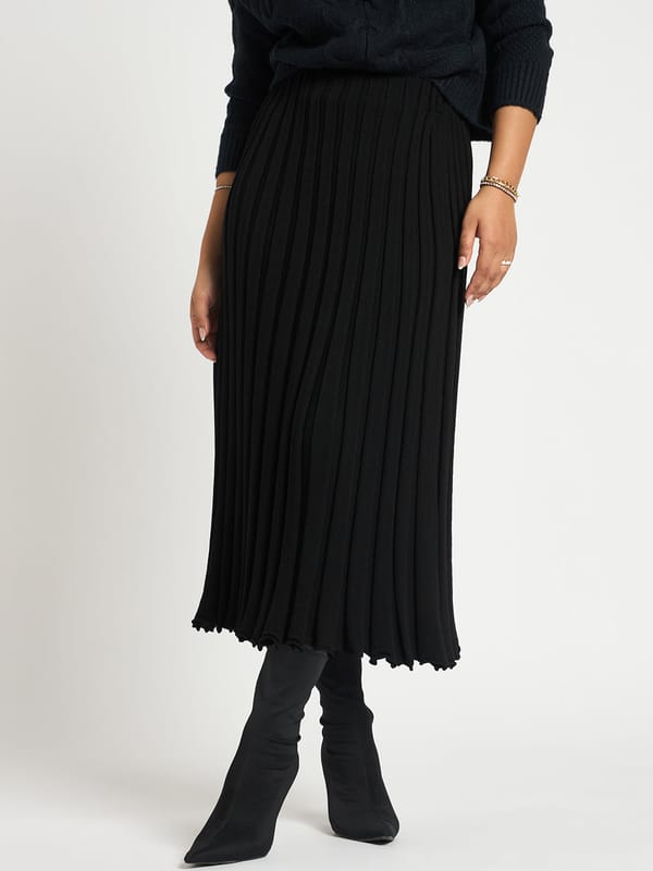 Black Pleated Midi Skirt — Femmella
