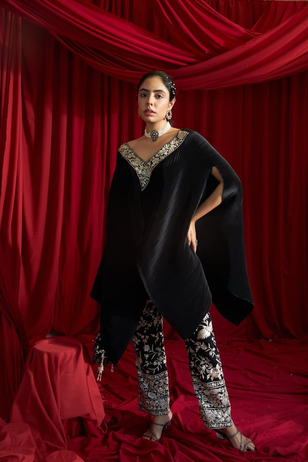 Black Pleated V-Neck Cape and Straight Pants Co-ord Set — TASUVURE
