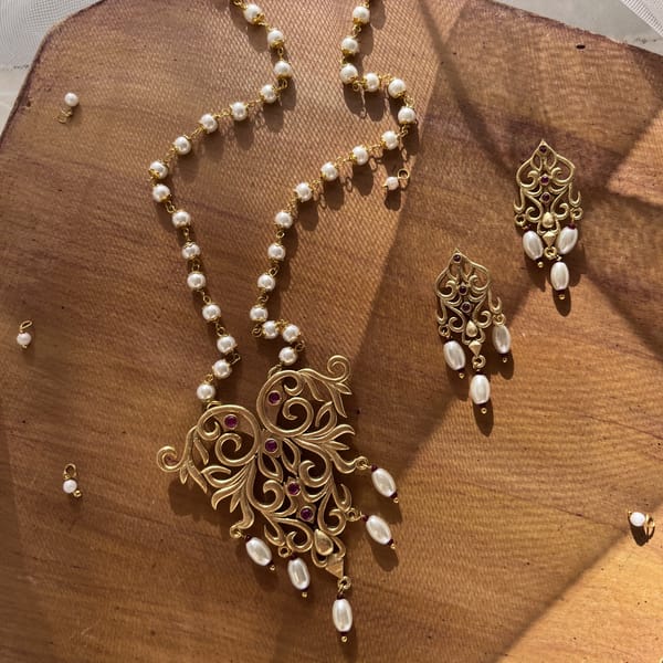 Tara Pendent Necklace Set — Sadgi