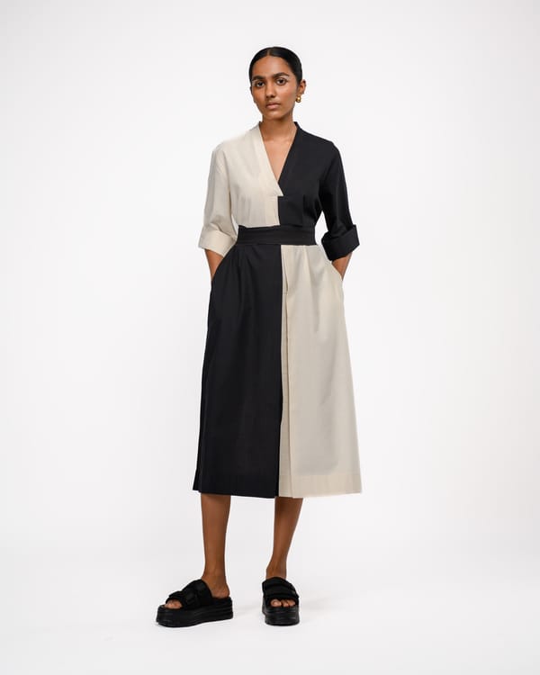 Black/White Colorblocked V-Neck Midi Dress with Pockets — Ofrida