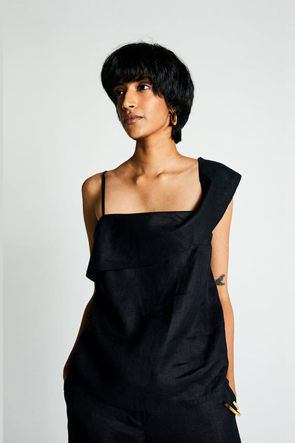 The Wandering Wave Top in Black — REISTOR