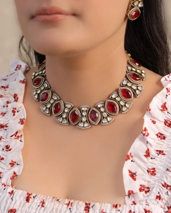 Laal Ishq — Tijila