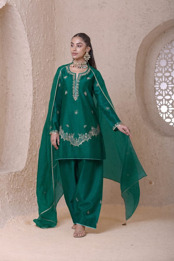 Rangrez Scallop Short Kurta Set — LABEL NITI BOTHRA