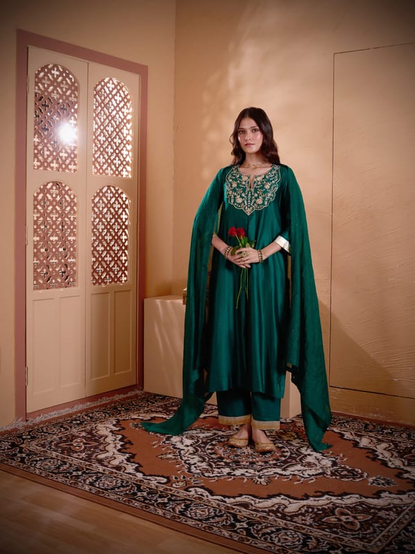 Flower Yoke Straight Kurta Pant Dupatta — KOMAL SHAH