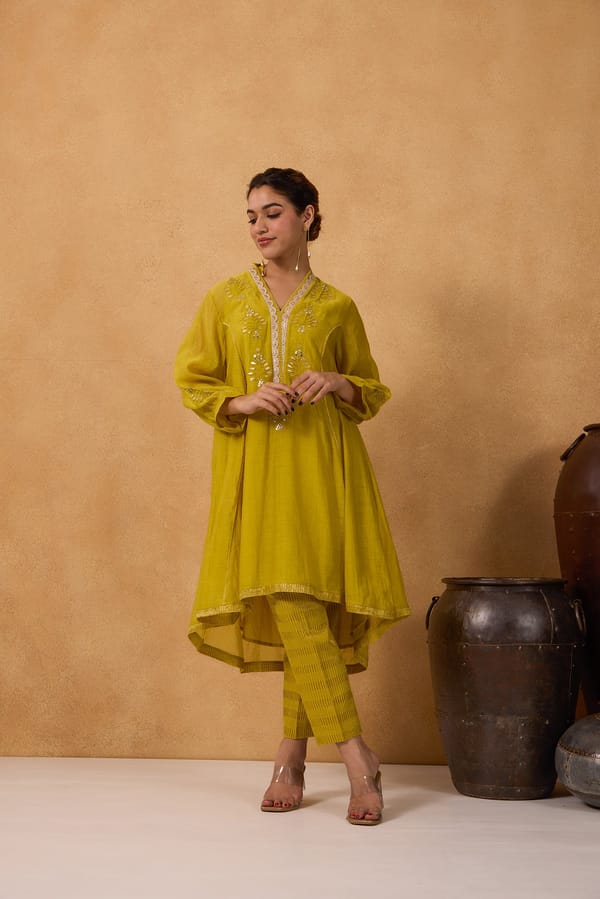 Mul Chanderi High-Low Kurta with V Neck and Tissue Pants — Omi Clothing