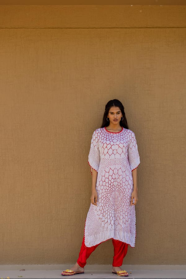 Three Flowers Kaftan (White) — DYELOGUE