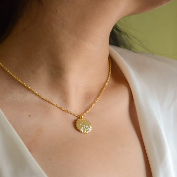 Amber Pendant Chain — Equiivalence
