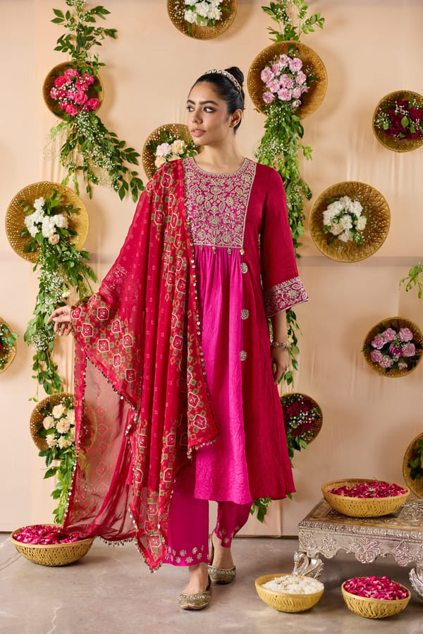 Tasveer Color Block Kurta With Pants & Dupatta — Pooja Singhal