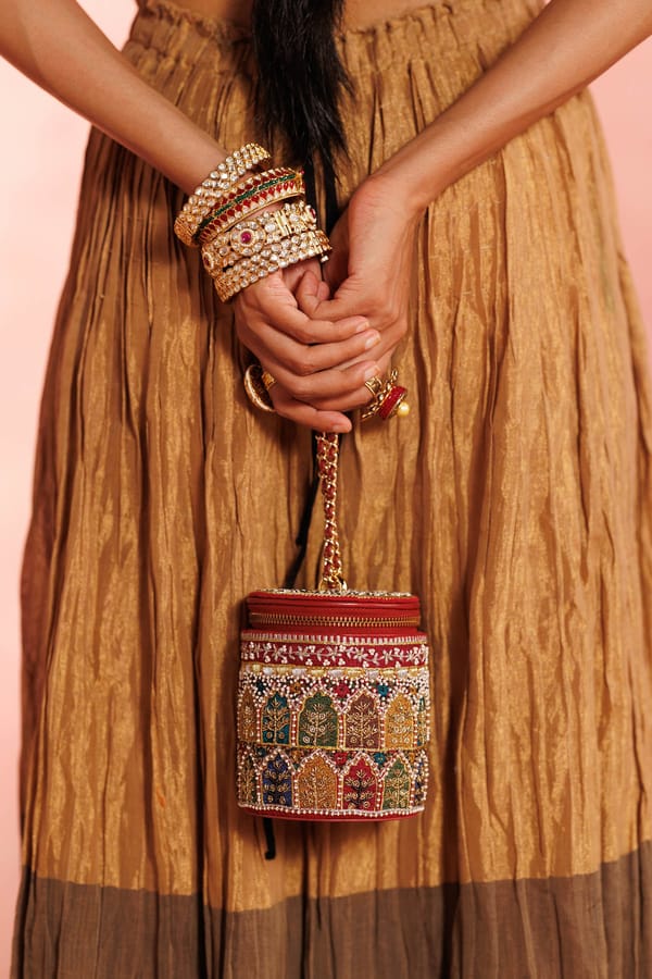 Raaz Barrel Bag — The Leather Garden