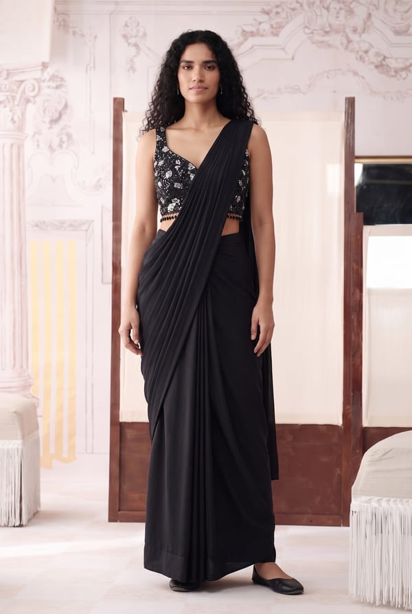 Saree Unstich — Basanti Kapde aur Koffee