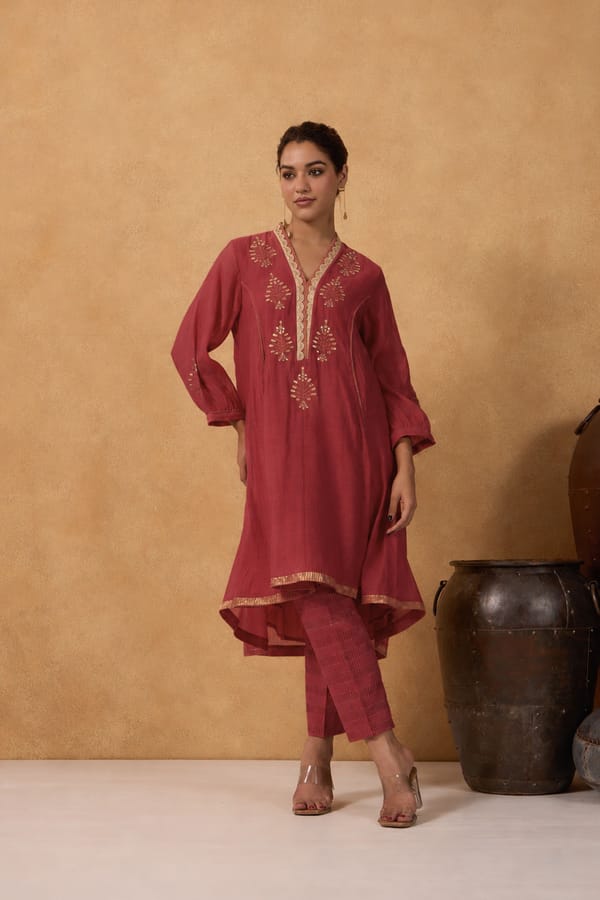 Mul Chanderi High-Low Kurta with V Neck and Tissue Pants — Omi Clothing