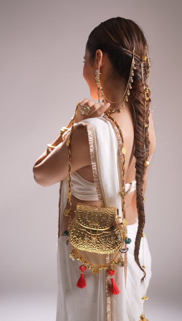 Parijat - Slingbag — D Mak