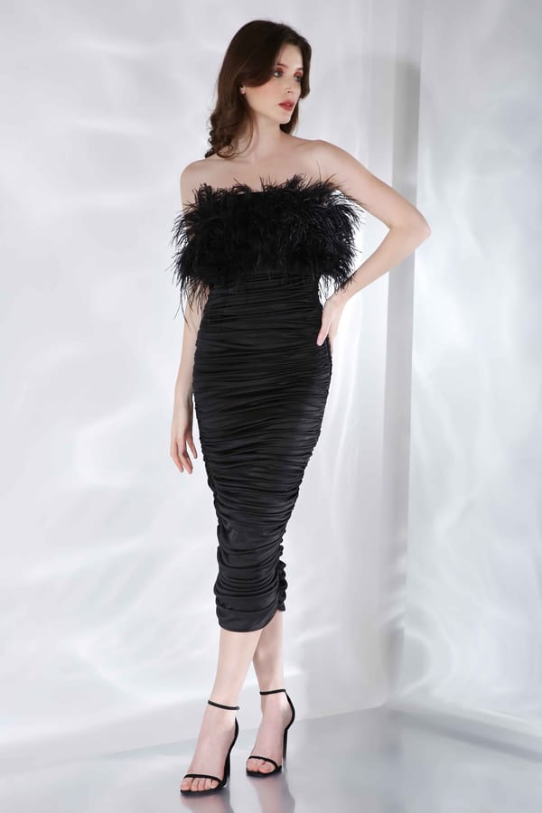Black Strapless Ruched Bodycon Midi Dress with Feather Wrap — OZEQO