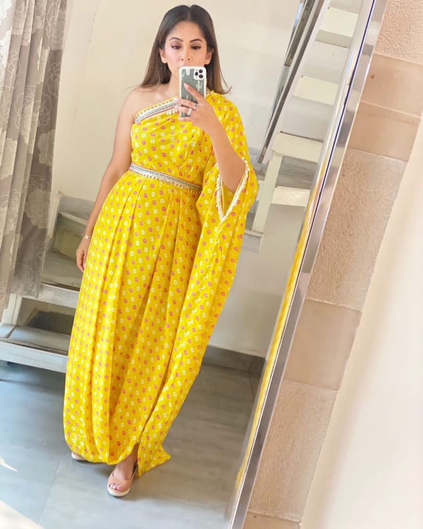 Yellow One-Shoulder Bandhani Print Maxi Dress — BUMBLEBEE
