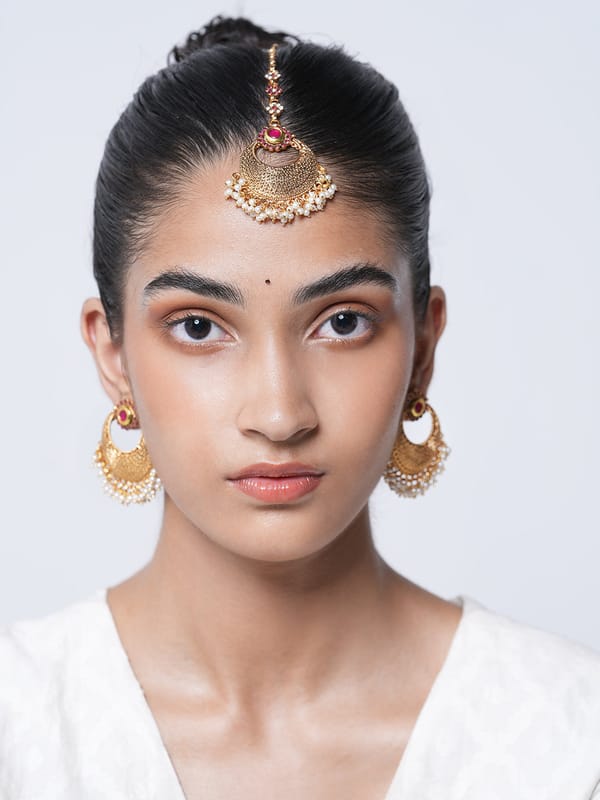Shiny Earrings with Tika — Cao Jewellery