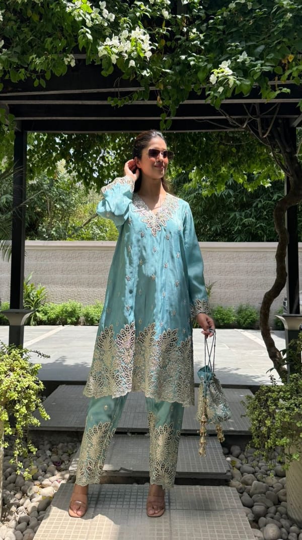Blue Tissue Embroidered Kurta Set with Straight Pants — TASUVURE