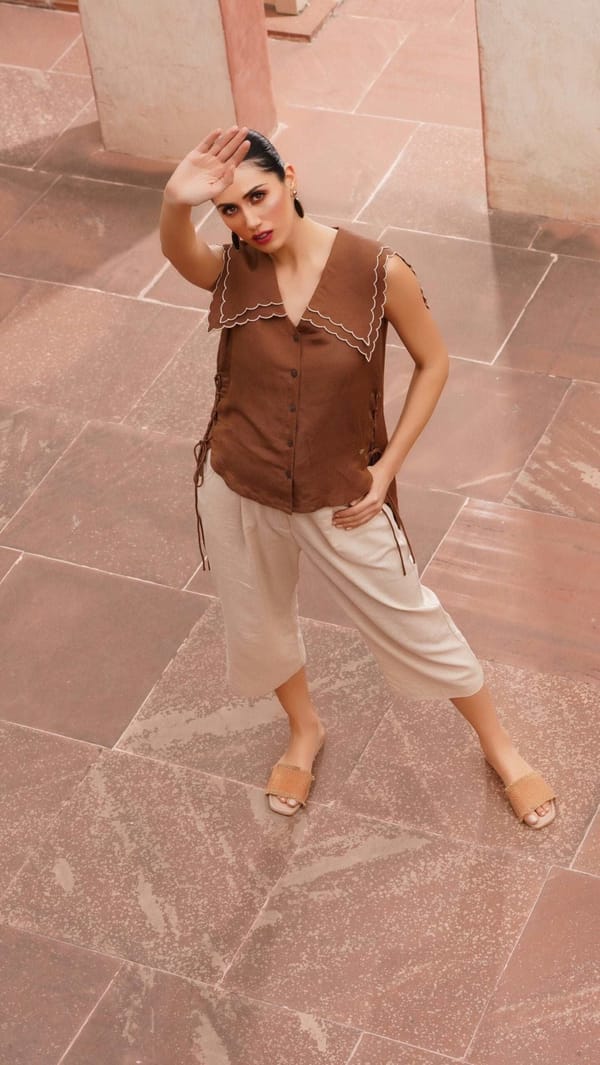 Scalloped Edge Collars Brown Linen Top — Western Era