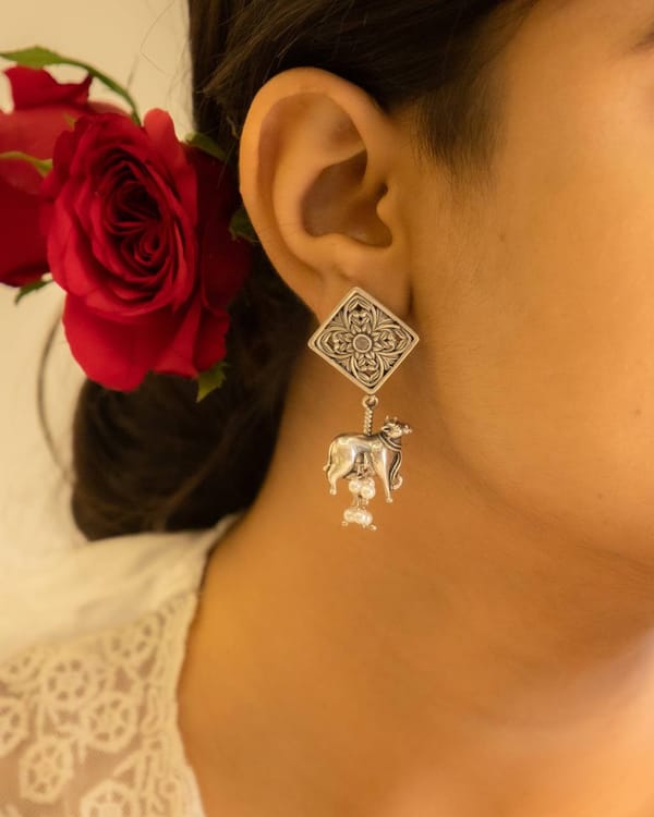Adya Intricate Motif Nandi Gaaye Auspicious Earring — Shyle