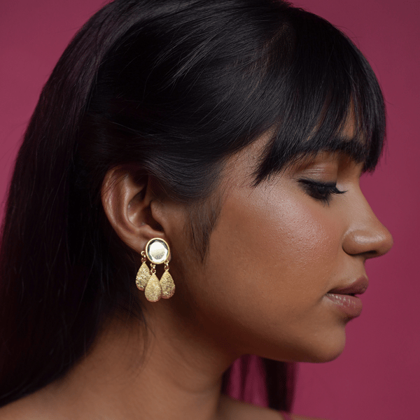 MIRROR DROPS — Aditi Bhatt