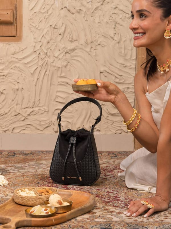 Echo Bucket Bag Black — The Gusto