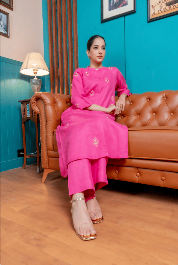 Magenta Pink Linen Kurta Set with Embroidered Motifs — SIARA WOMEN