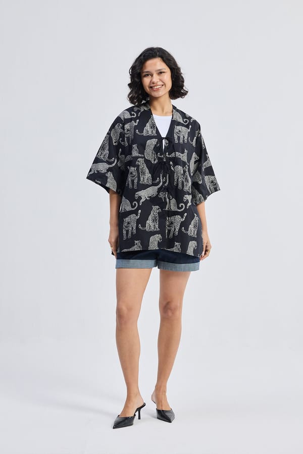 Oversized Shirt With Front-Ties In Animal Print — REISTOR