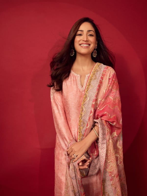 Pink Straight Kurta Set with Jacquard Dupatta — SAUNDH