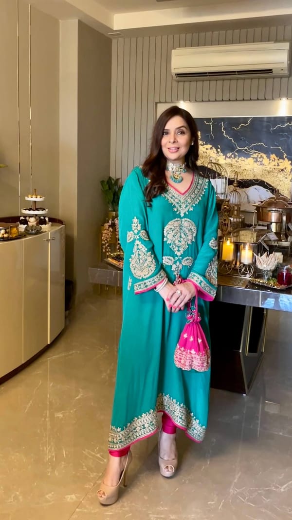 Jade Green Crepe Kashmiri-Phiran Kurta with Churidar and Matching Potli — Kylee Fashions
