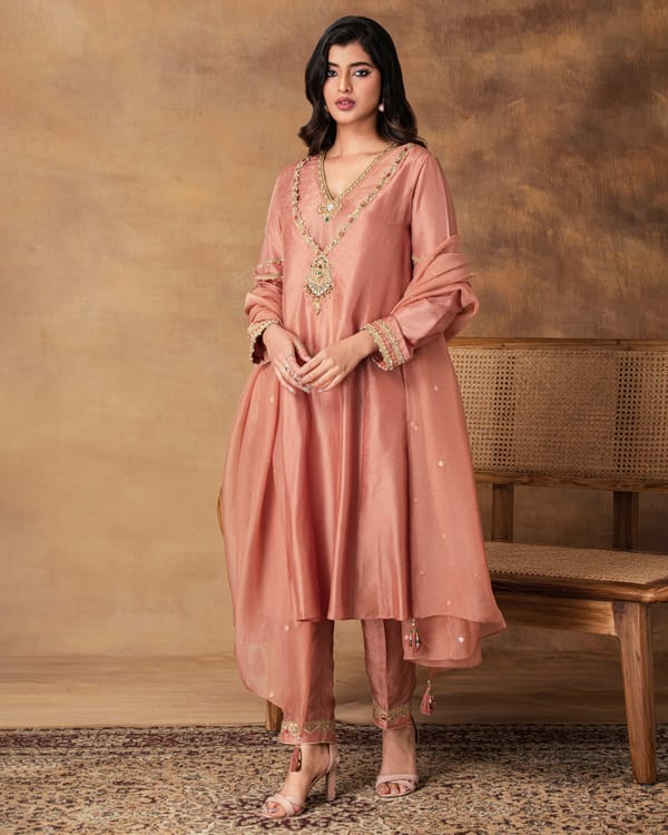 Shyaamras Mocha Pink Silk Embroidered Kurta Set — ISHA GUPTA TAYAL
